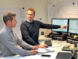 Bauleiter Christian Rothers (rechts) ist überzeugt, dass bau-mobil sehr viele Vorteile im Vergleich zum zuvor bei Temmink Bau eingesetzten Tabellenkalkulationssystem offeriert. Die Software hilft dabei, sicher und fehlerfrei zu 